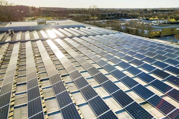 Installazione impianto fotovoltaico sul tetto: i vantaggi per le aziende